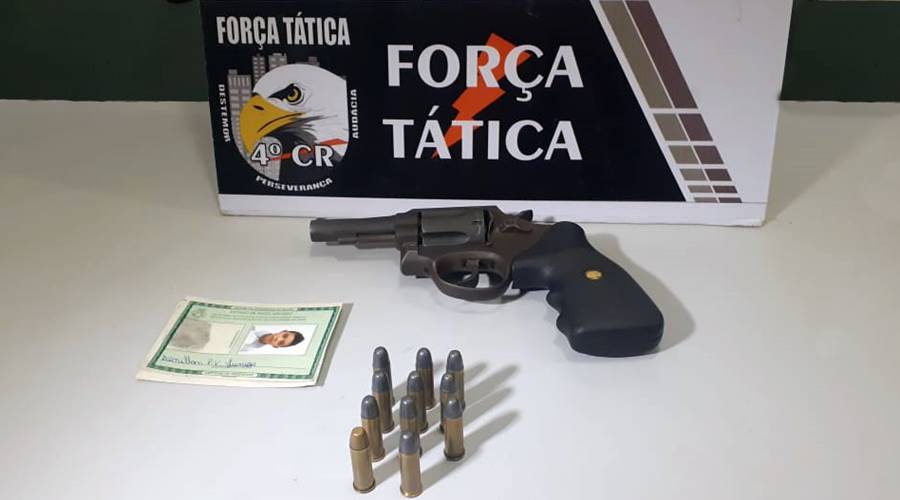 Imagem: Arma e munições apreendiddos pela Força Tática