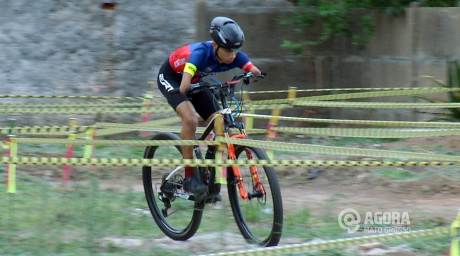 Imagem: Bruno Pain ciclista pedalando 