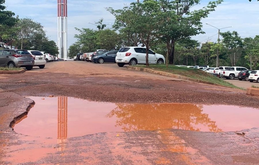 Imagem: buraco em estacionamento do Paiaguás