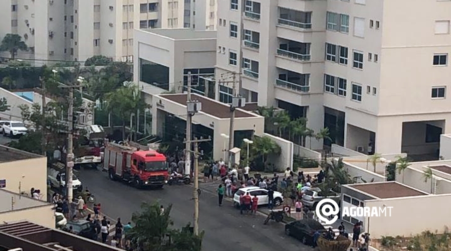 Imagem: Incendio em predio chama atencao de populares Bombeiros combatem incêndio em prédio de luxo em Cuiabá