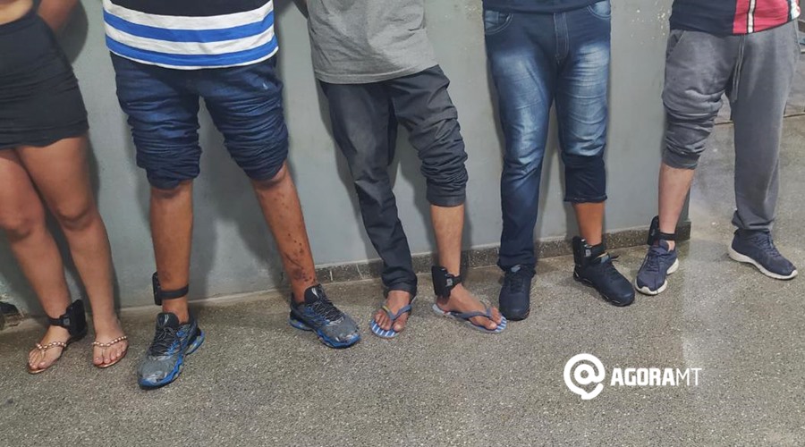 Imagem: Jovens preso com tornozeleiras Rotam acaba com aglomeração regada a álcool e drogas em Cuiabá