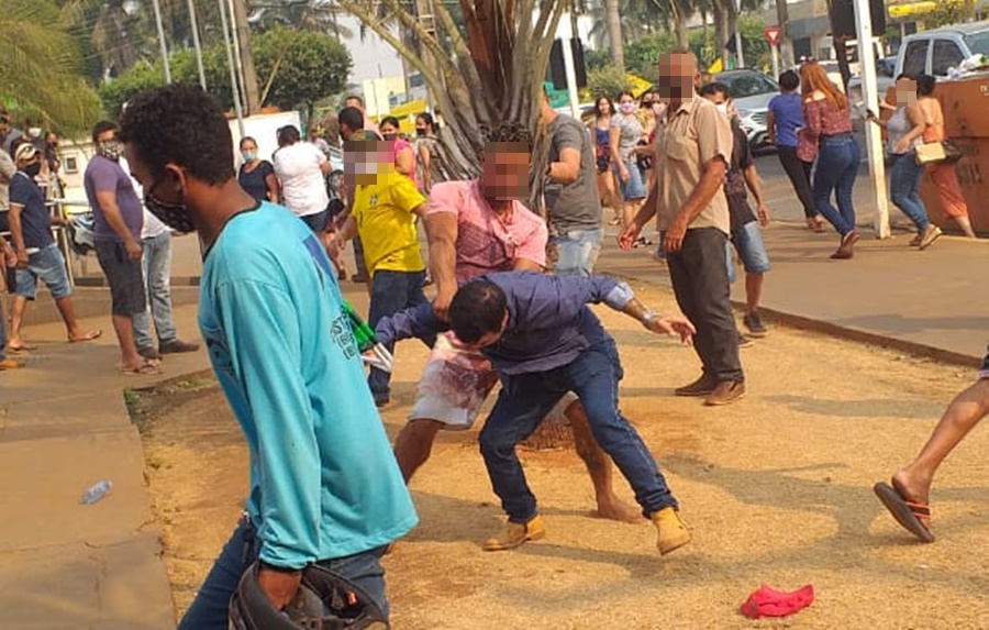 Imagem: briga em TGA Confusão em fila de banco termina com um ferido e um preso