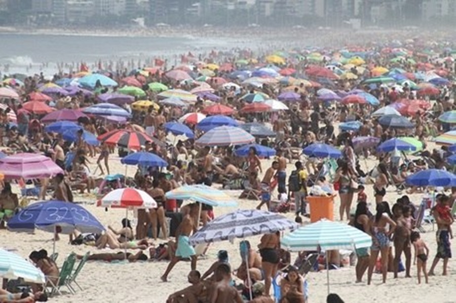 Imagem: rio praia Rio tem aglomeração em praias no feriado
