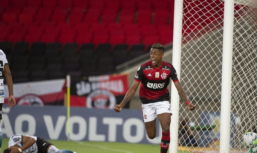 Imagem: Flamengo Flamengo derrota Coritiba e dorme na liderança