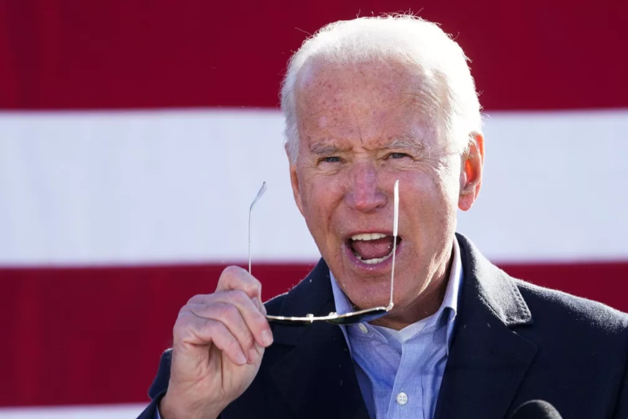 Imagem: Joe Biden candidato a presidencia dos EUA durante evento na Pensilvania em 2 de novembro Foto Kevin LamarqueReuters Biden bate recorde de votos já recebidos por um candidato na história