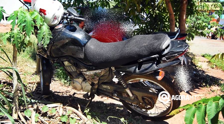 Imagem: Moto da vitima que ficou em estado grave Acidente envolvendo duas motos deixa um gravemente ferido