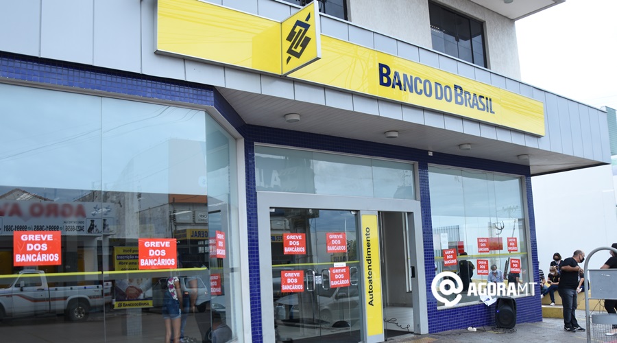 Imagem: Greve dos bancarrios ao fechamento das agencias Bancários fazem protesto contra fechamento de agência em Rondonópolis