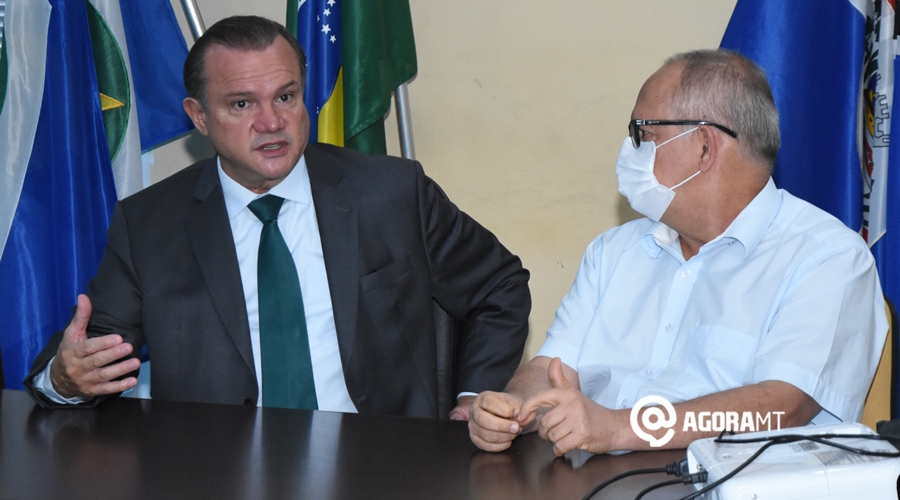 Imagem: Reuniao do senador Wellington com o prefeito Jose Carlos na prefeitura Prefeito quer envio de mais vacinas para Rondonópolis