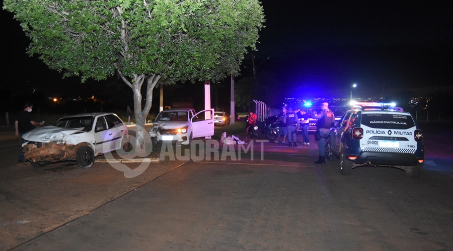 Imagem: Colisao entre dois carro no bairro Granville Motorista foge após causar acidente e ferir mulheres e crianças