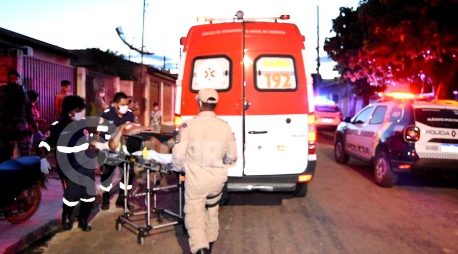 Imagem: Vitima de esfaqueamento sendo socorrida ‘Devedor’ que esfaqueou cobrador após discussão é preso pela Polícia Civil