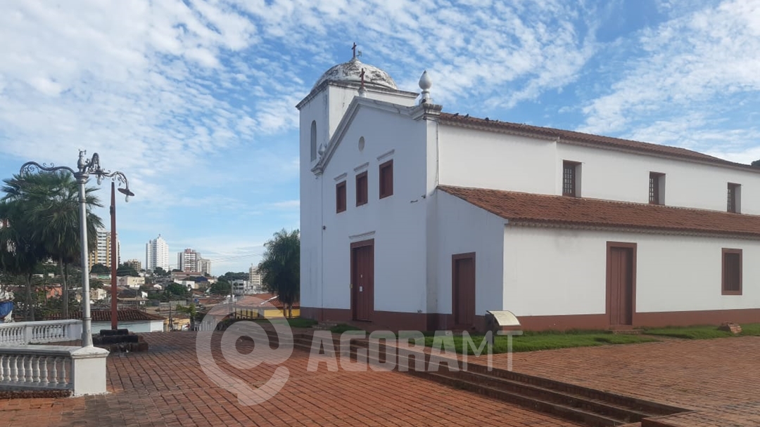 Imagem: igreja cuiaba foto pedro couto "Cuiabá precisa de distanciamento para reduzir mortes", alerta infectologista