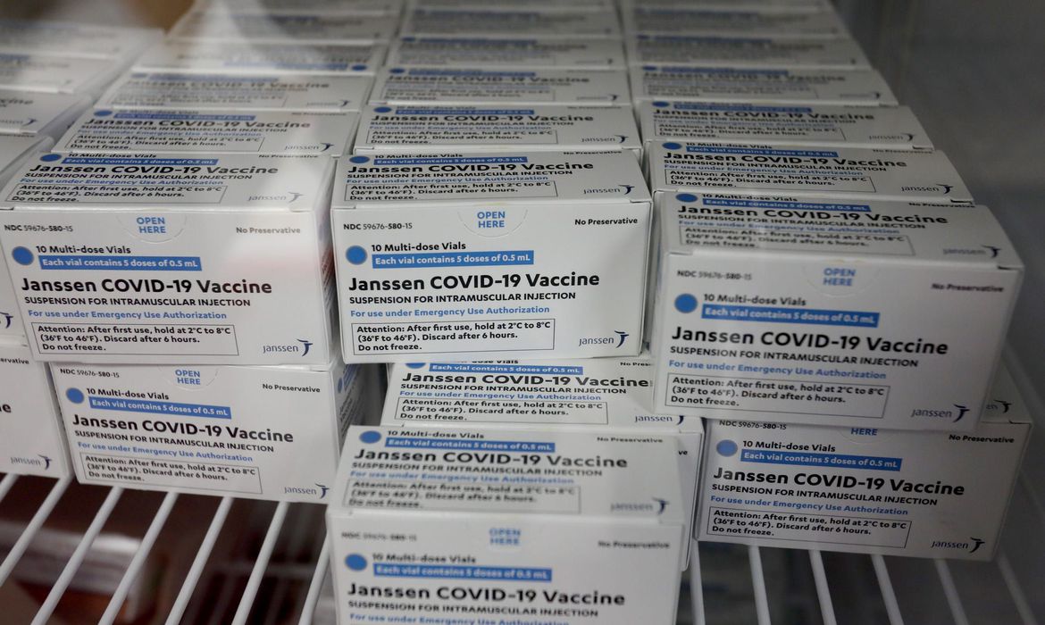 Imagem: 2021 03 05t165031z 967749065 mt1usatoday15675318 rtrmadp 3 a shipment of the johnson and johnson janssen covid 19 Covid-19: Janssen adia entrega de 3 milhões de vacinas