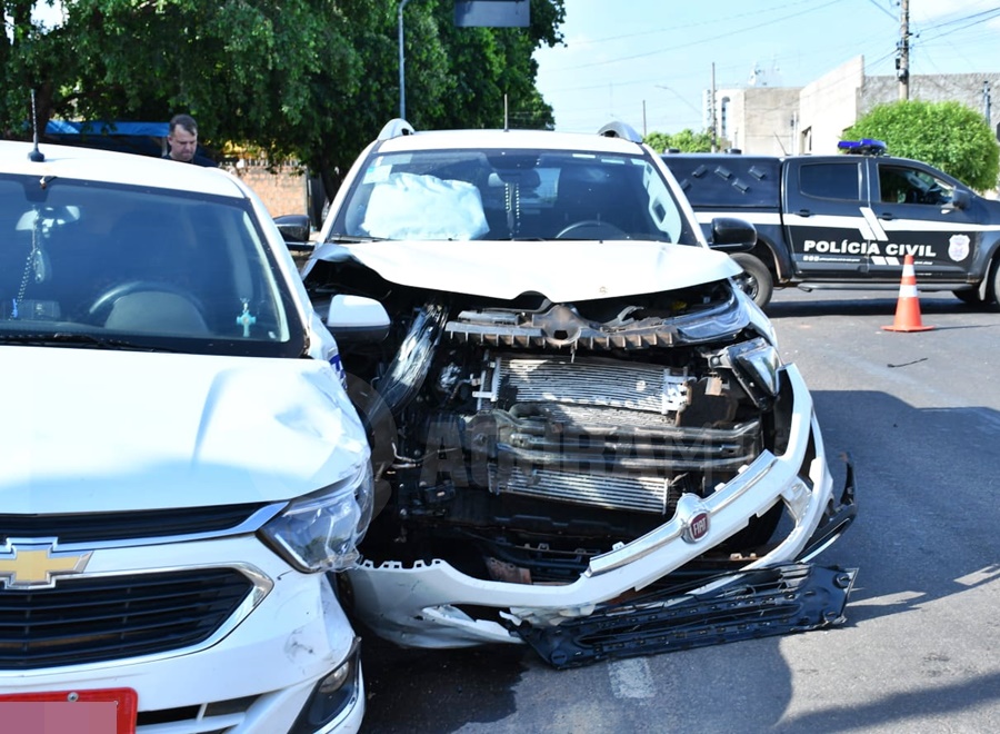 Imagem: acidente2 Carro atravessa preferencial e causa acidente no centro de Rondonópolis