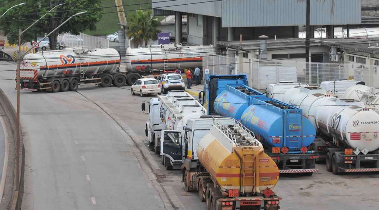 Imagem: caminhoes tanque Lideranças descartam greve de caminhoneiros no curto prazo em Mato Grosso