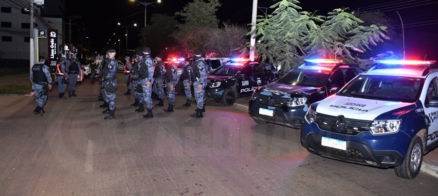 Imagem: Etapa noturna iniciada no bairro Coopalis Polícia acaba com ‘festinha’ em praça e recupera moto roubada