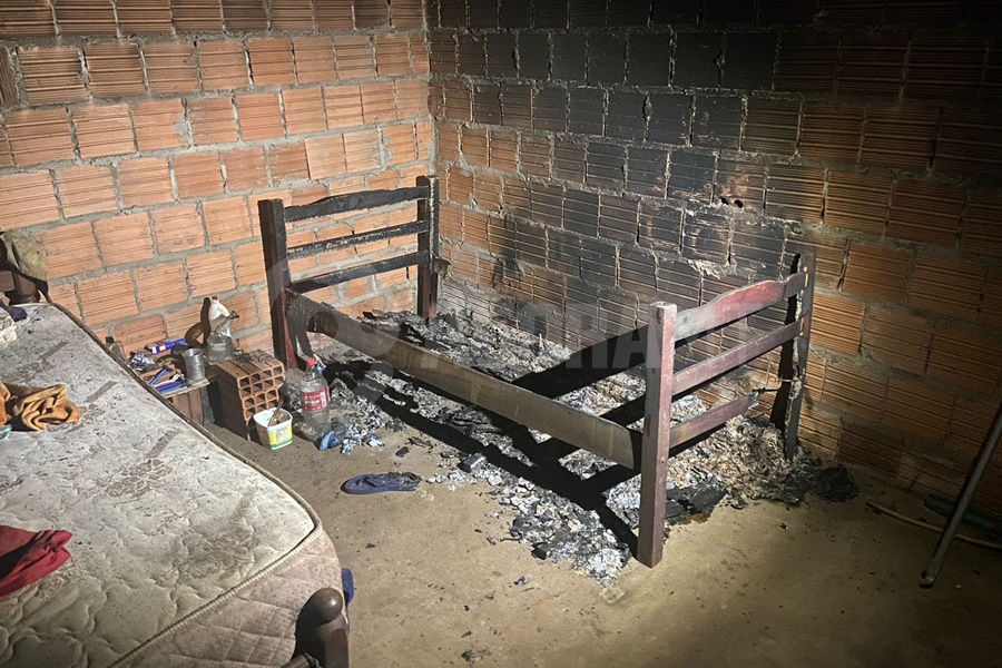 Imagem: cama queimada idosos Idoso tem 90% do corpo queimado após casa pegar fogo