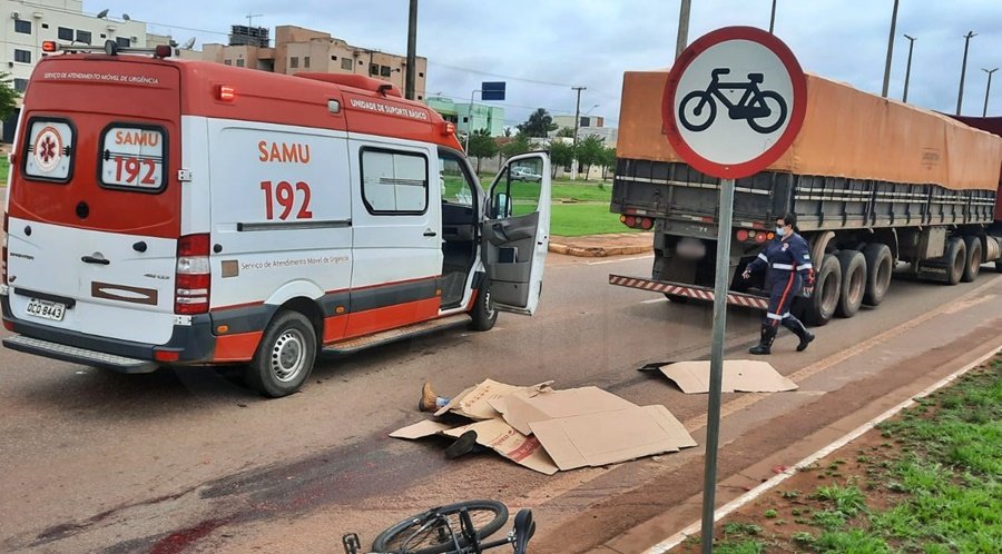 Imagem: ciclista caminhao acidente Ciclista tem cabeça arrancada em acidente com carreta na avenida dos Estudantes