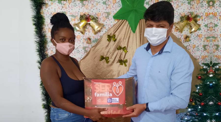 Imagem: cesta tesouro Prefeitura entrega cestas de Natal para famílias carentes em Tesouro