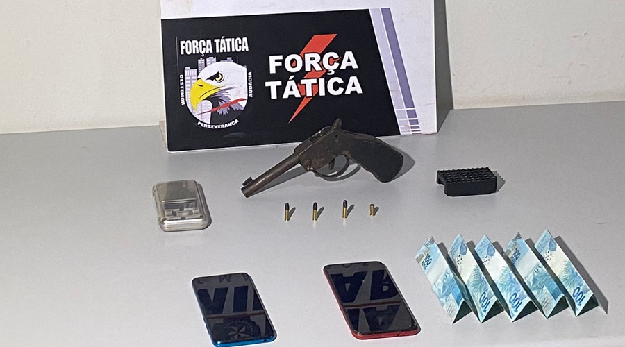 Imagem: Arma dinheiro e municoes apreenda PM prende dupla com vasta ficha criminal e apreende arma, munições e dinheiro