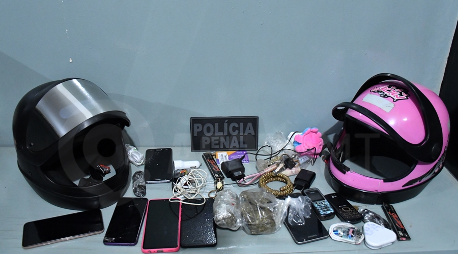 Imagem: Material apreendido pelos policiais penais Suspeito que teria dívida paga se conseguisse jogar produtos na Mata Grande é preso com comparsa