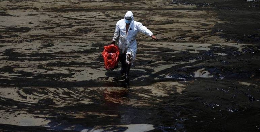 Imagem: Vazamento de petroleo no oceano pacifico Peru decreta emergência climática após vazamento de petróleo causado por erupção