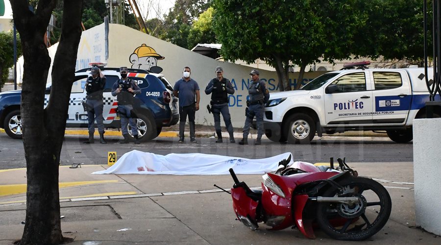 Imagem: Vitima fatal bairro Vila Aurora Motorista bate em motocicleta com três ocupantes e jovem morre na hora
