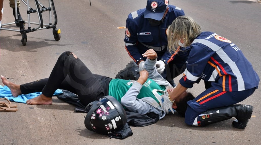Imagem: samu socorro vitima Motociclista fica ferida após atropelar cachorro no Anel Viário