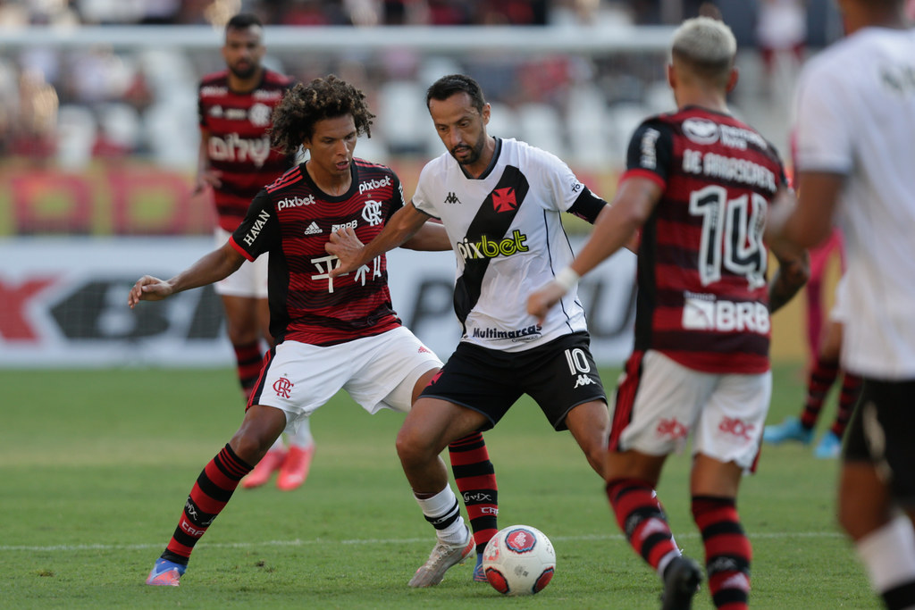 Imagem: Flamengo 1 Flamengo sai na frente do Vasco pelo Carioca e Fluminense decepciona