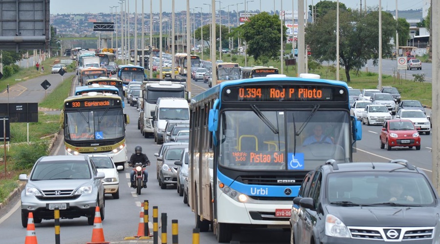 Imagem: 949499 transito congestionado Projeto de lei prevê que placas de veículos voltem a modelo antigo que informa cidade e Estado
