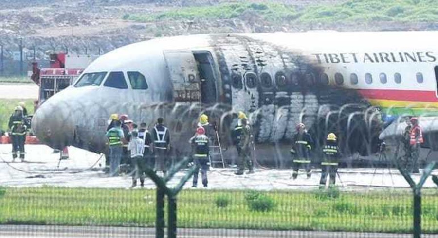 Imagem: A319 da Tibet Airlines teve perda de motores durante decolagem Avião com 122 pessoas a bordo sai da pista, pega fogo e mais de 40 ficam feridas
