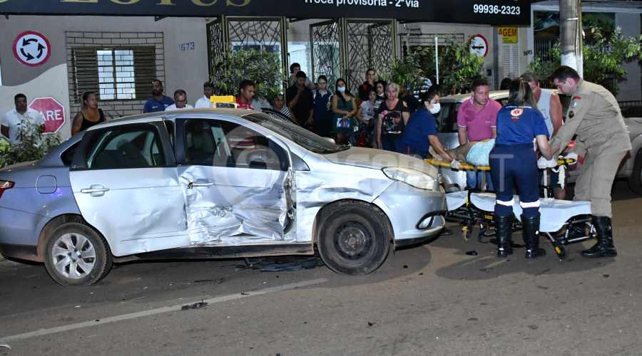 Imagem: WhatsApp Image 2022 05 09 at 20.56.20 Acidente envolvendo oito veículos deixa mulher ferida no centro de Rondonópolis