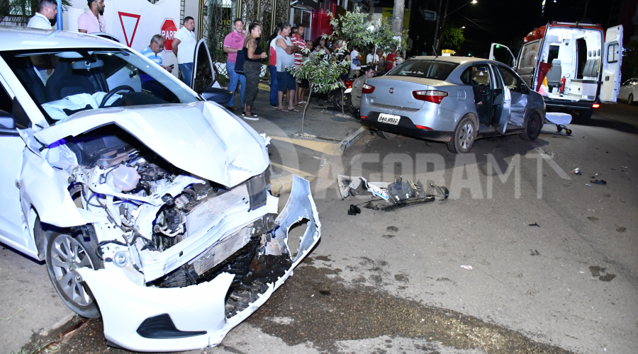 Imagem: WhatsApp Image 2022 05 09 at 21.07.05 Acidente envolvendo oito veículos deixa mulher ferida no centro de Rondonópolis