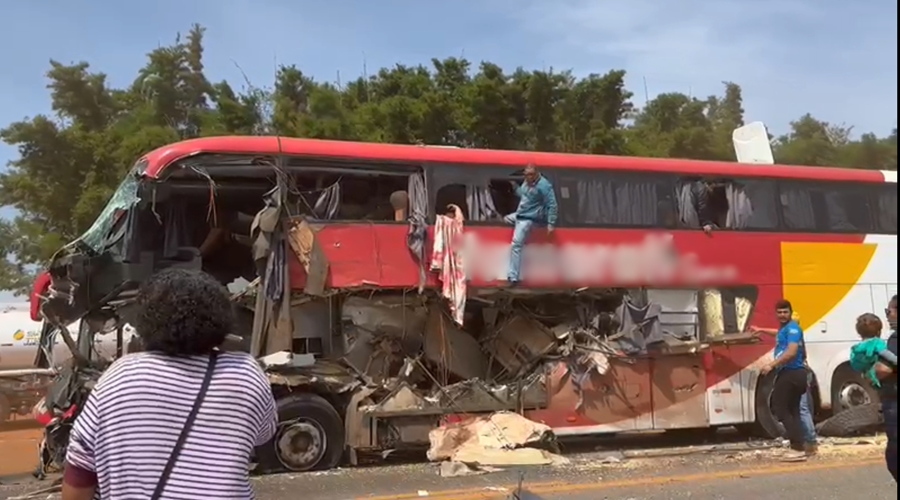 Imagem: acidente onibus reproducao Acidente entre ônibus e carreta na BR-163 deixa 11 mortos até o momento; feridos estão sendo socorridos