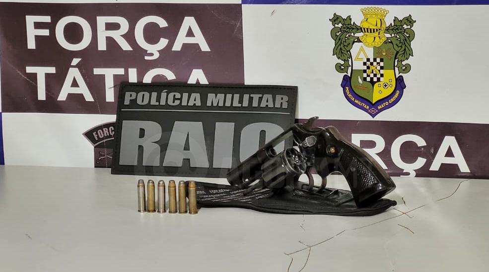 Imagem: arma apreendida Jovem é preso com revólver 357 pela equipe RAIO da PM na Vila Operária
