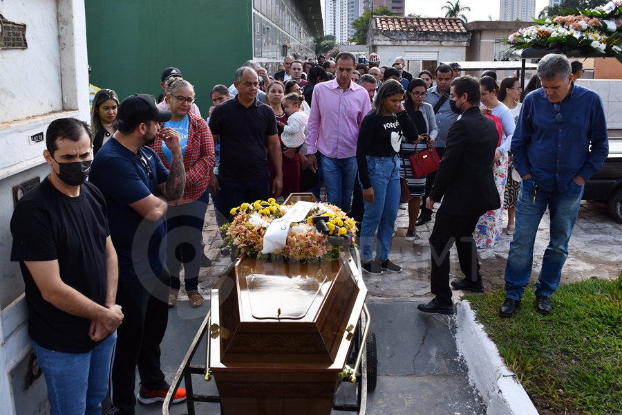 Imagem: Homenagem a ciclista morta por atropelamento Na Vila Aurora, familiares e amigos prestam homenagem a ciclista atropelada em São Paulo