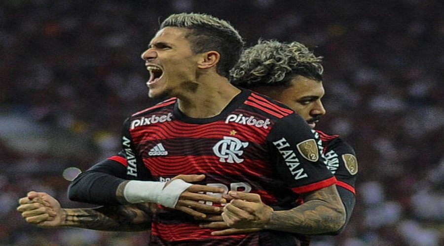 Imagem: Pedro e Gabigol comemorando vitoria Avassalador | Flamengo dá show de bola e goleia adversário por 7 a 1
