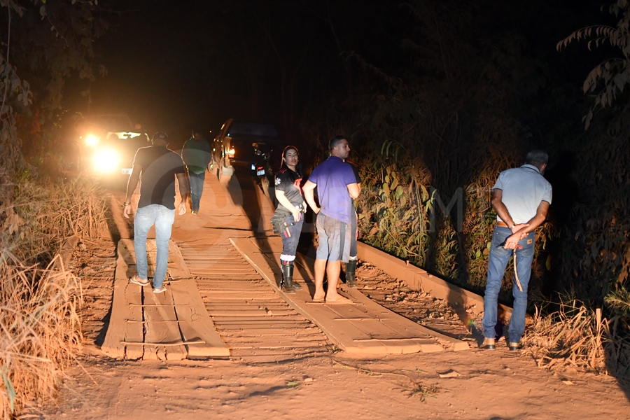 Imagem: Ponte da Estrada da Beroaba Motociclista morre após cair de ponte de madeira na estrada da 'Beroaba'