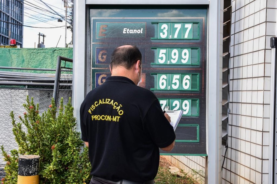 Imagem: Procon fiscaliza postos de combustíveis Governo anuncia mutirão nacional para fiscalizar postos de combustíveis