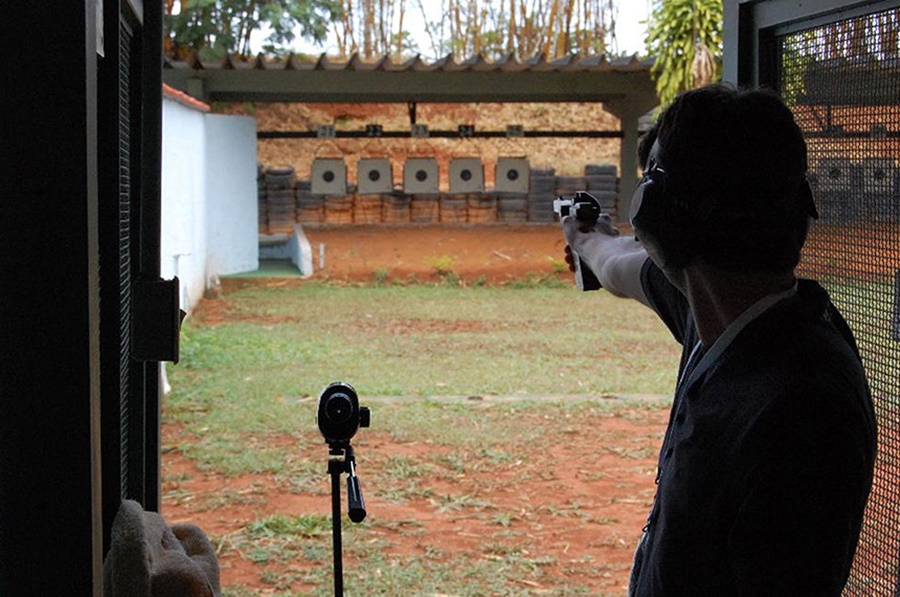 Imagem: atirador desportivo Ministério Público requer suspensão de 22 leis que flexibilizaram porte de arma Mato Grosso