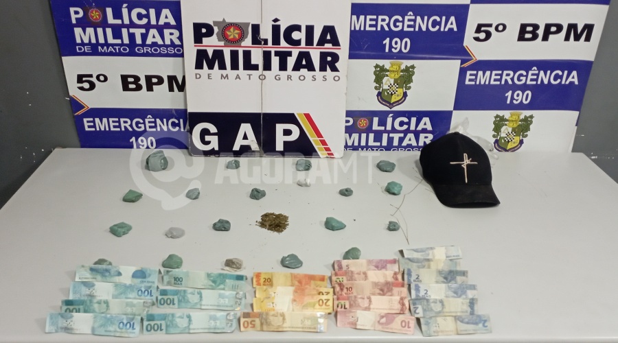 Imagem: Droga e dinheiro apreendido pelo grupo GAP GAP | Polícia Militar intensifica patrulhamento e prende dupla suspeita de realizar tráfico