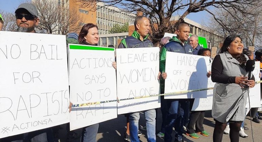 Imagem: Manifestantes protestaram contra estupro que indignou o pais Mais de 80 pessoas são levadas à Justiça após estupro coletivo de modelos