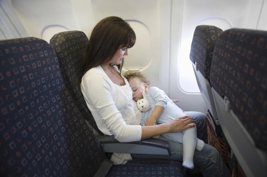 Imagem: RECEM NASCIDO AVIAO Dicas na hora de viajar de avião com bebê recém-nascido