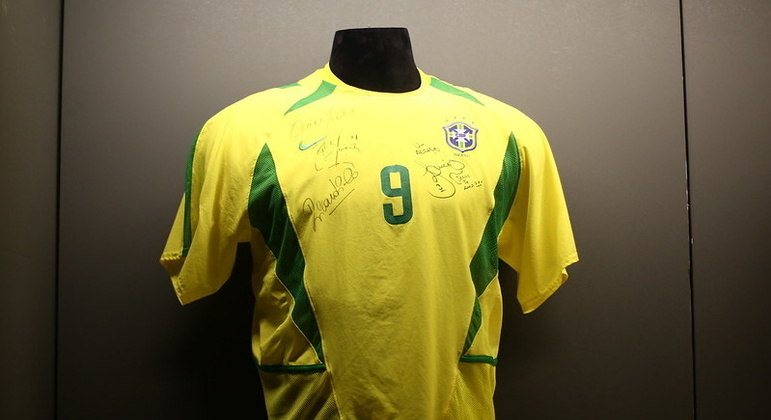 Imagem: camisa 2002 copa do mundo 2002 ronaldo fenomeno Camisa da seleção deve ser ‘amarelo-penta’ e tem lançamento previsto para próxima sexta (12)