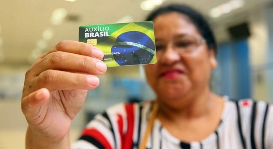Imagem: MULHER AUXILIO BRASIL Oito em cada dez famílias do Auxílio Brasil são chefiadas por mulheres