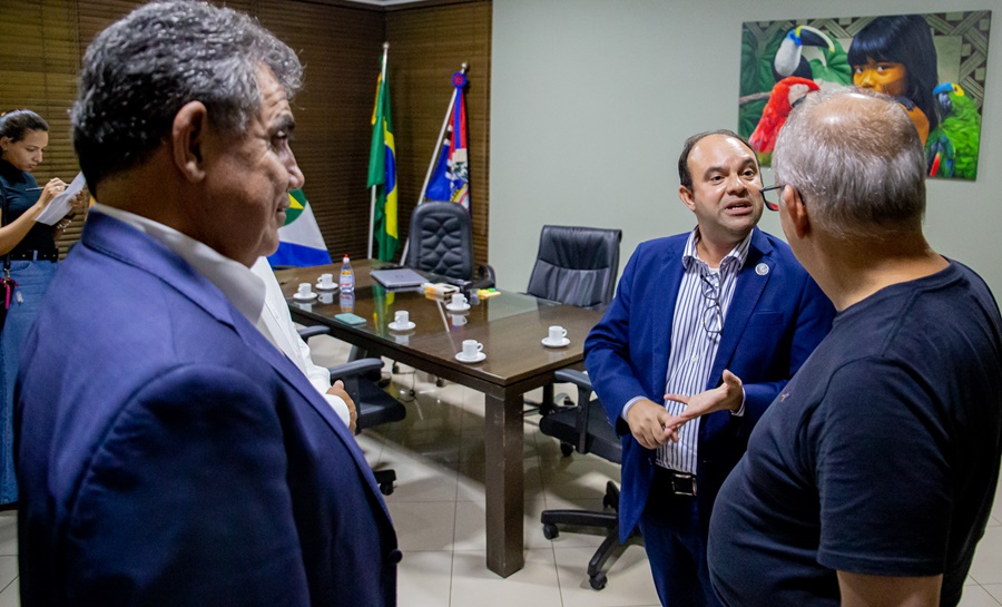 Imagem: REUNIAO Presidente da Concessionária Centro-Oeste Airports anuncia ampliação do terminal do aeroporto em Rondonópolis