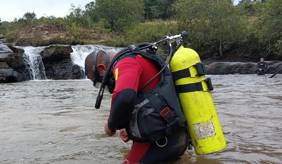 Imagem: buscas Mulata Bombeiros localizam corpo de adolescente que desapareceu na cachoeira em Jaciara