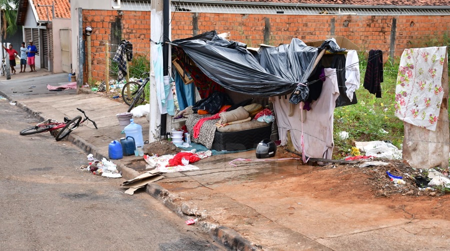 Imagem: local usuarios Moradora de rua passa mal e morre na calçada na região central