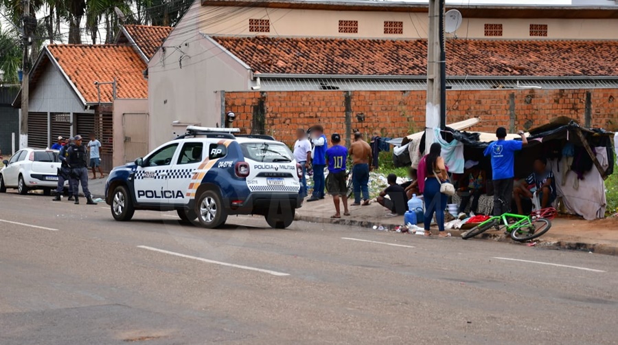 Imagem: moradores rua Moradora de rua passa mal e morre na calçada na região central