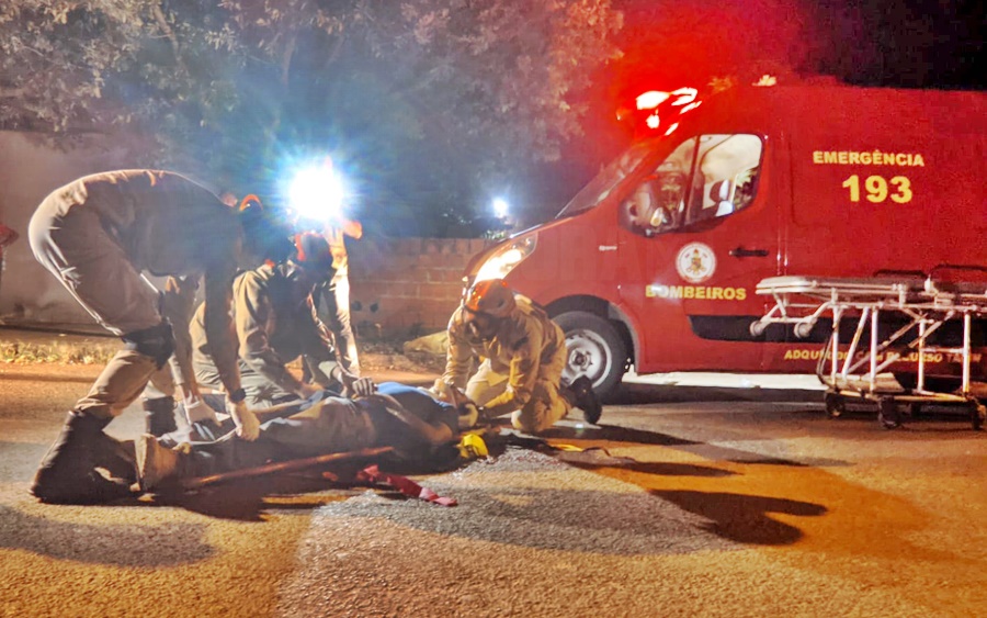Imagem: vitima socorrido Homem é espancado com capacete e fica caído na rua à espera de socorro no Monte Líbano