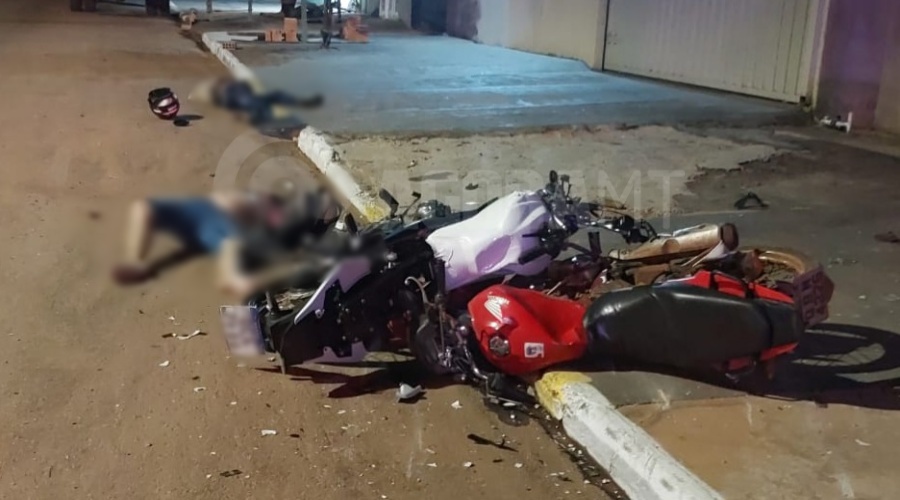 Imagem: Vitimas fatais caidas no chao Duas pessoas morrem em acidente entre motos na Vila Mariana